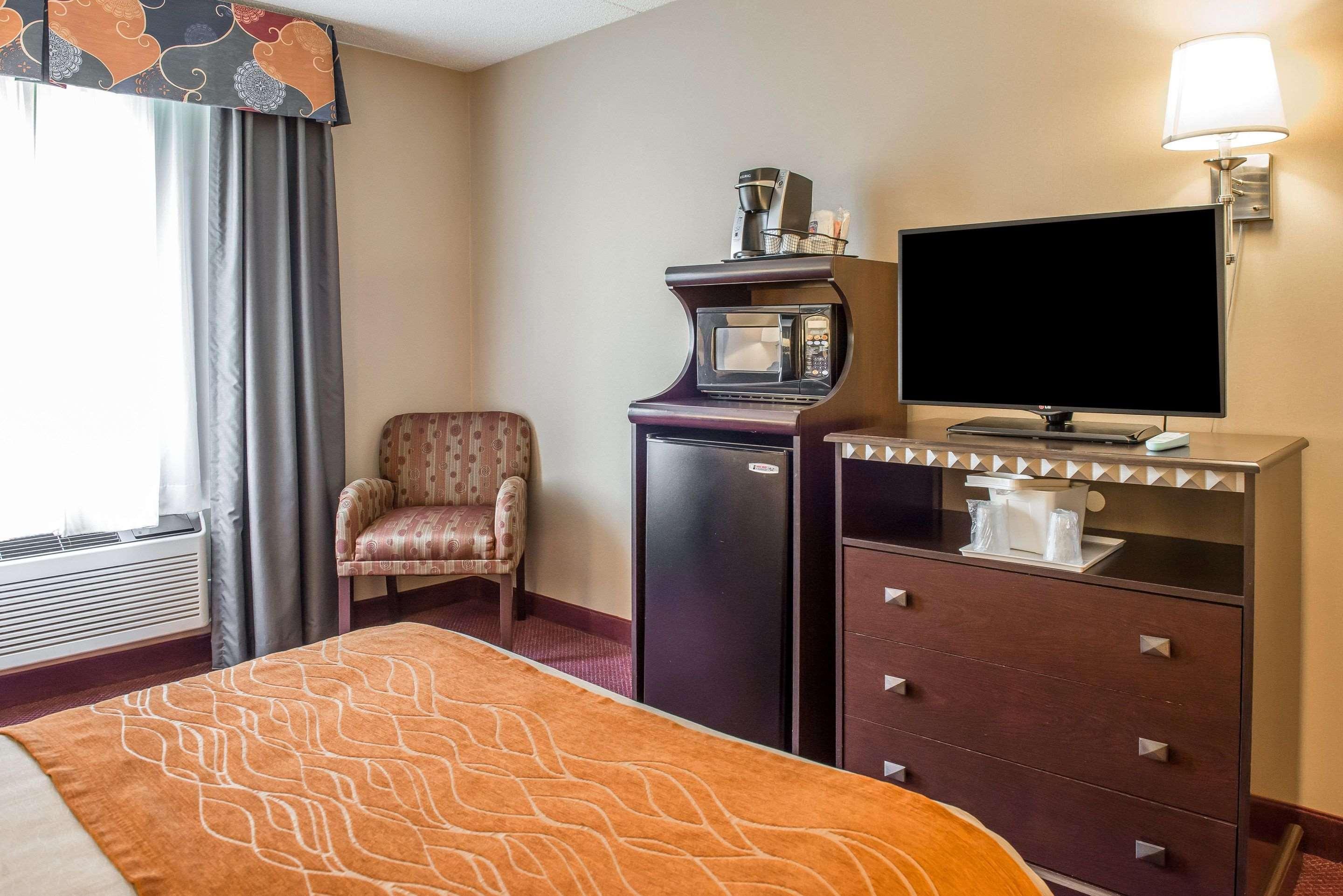 Wingate By Wyndham Pittsburgh New Stanton Hotel Exterior photo