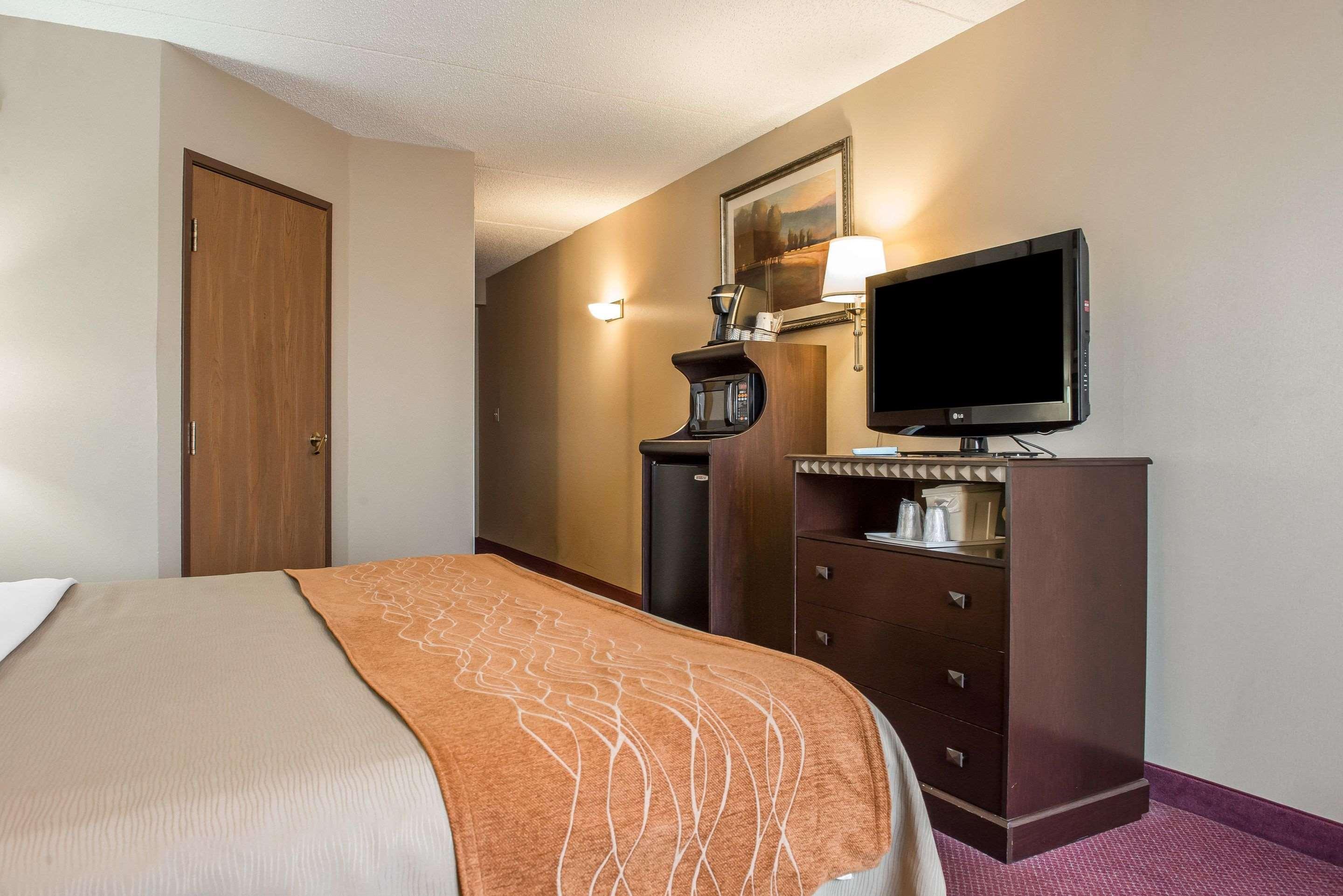Wingate By Wyndham Pittsburgh New Stanton Hotel Exterior photo