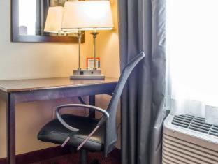 Wingate By Wyndham Pittsburgh New Stanton Hotel Room photo